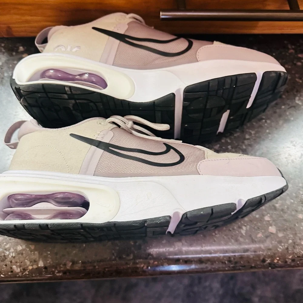 Nike Women's Air Max INTRLK Lite 10